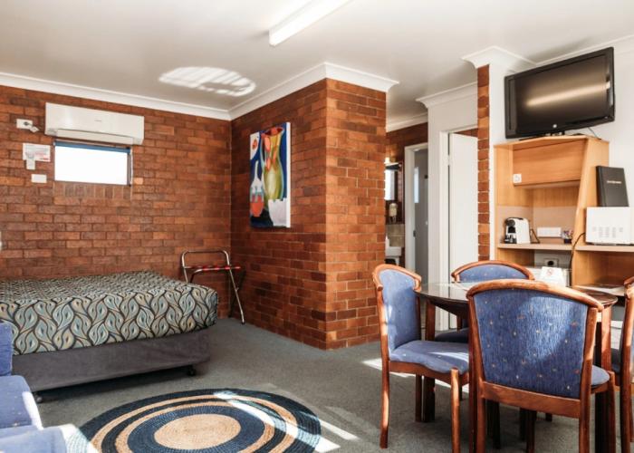Country Pathfinder Motor Inn
