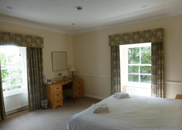 Victoria Square Hotel