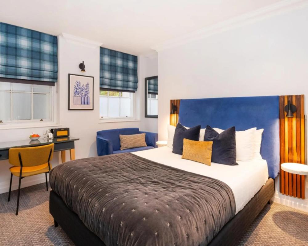 фото Berkeley Square Hotel