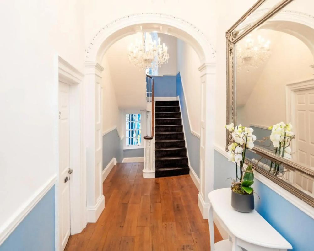 фото Berkeley Square Hotel
