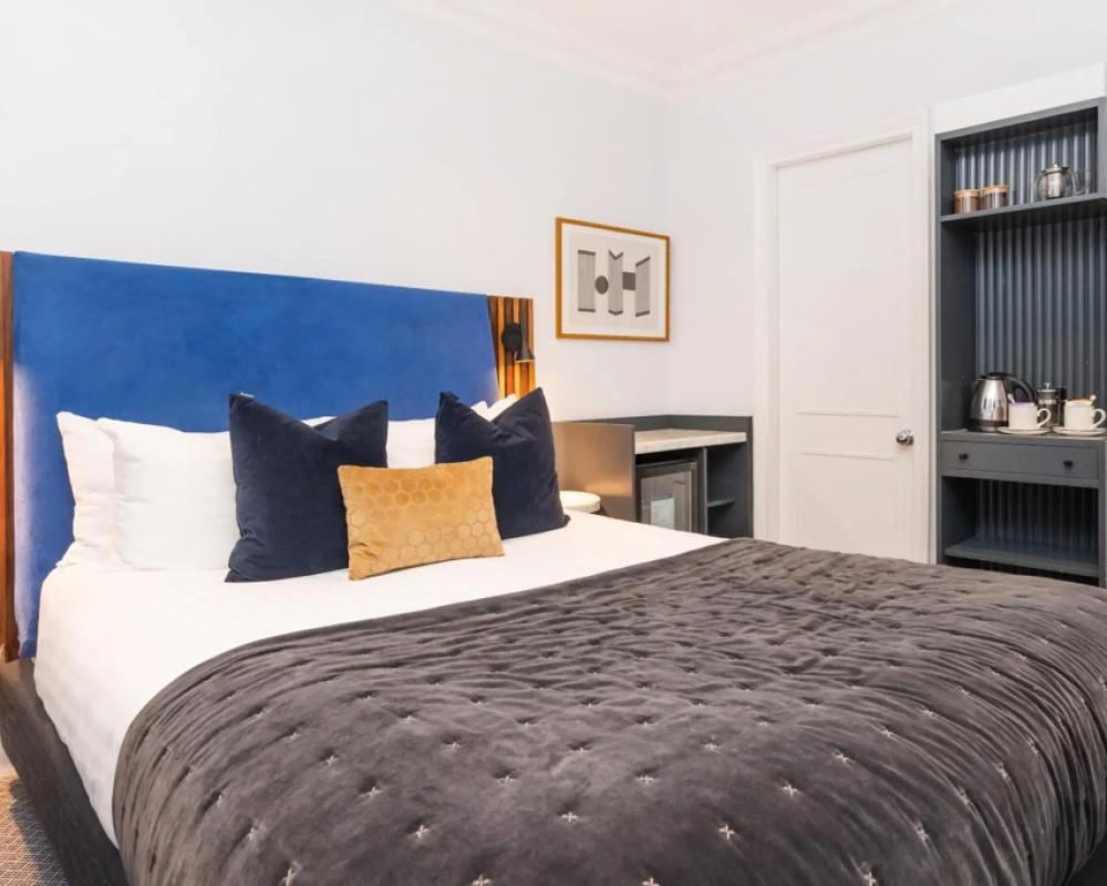 фото Berkeley Square Hotel