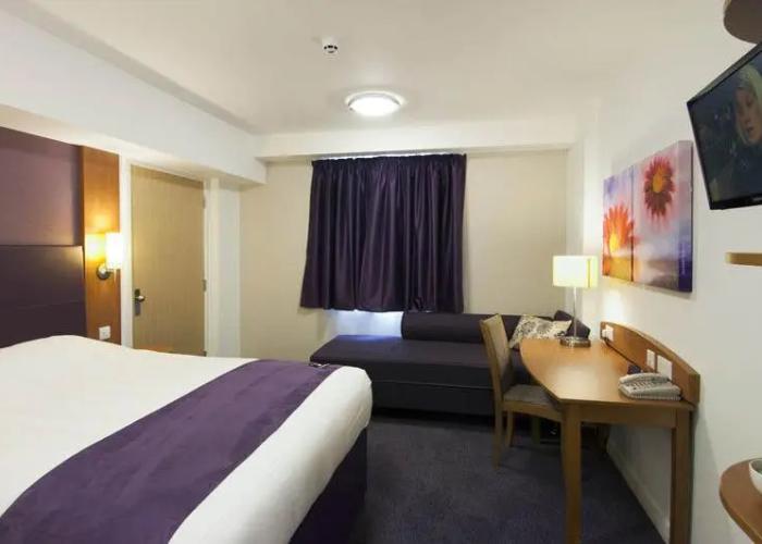 Premier Inn Bristol South