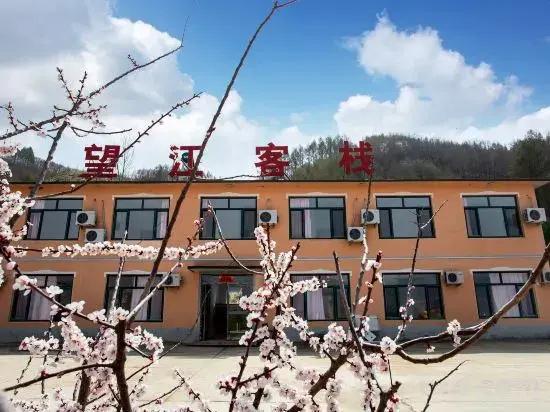 Kuandian Wangjiang Inn