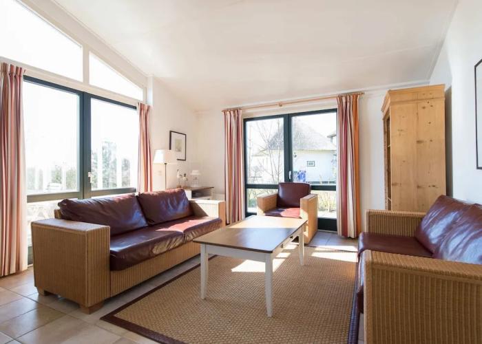 Well-kept Bungalow With Dishwasher Near the Beach