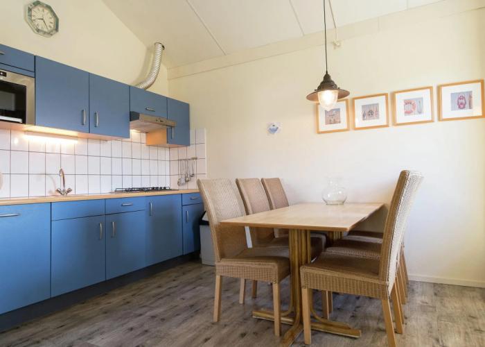 Comfortable Bungalow With Dishwasher Near the Beach