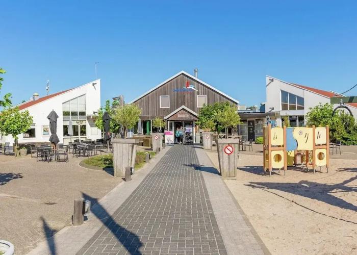 Modern Chalet With Dishwasher, Near the Beach