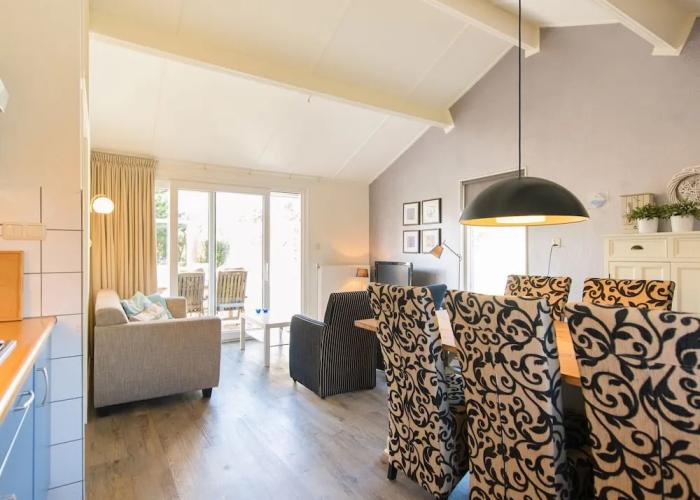 Comfortable Bungalow With Dishwasher, Near the Beach