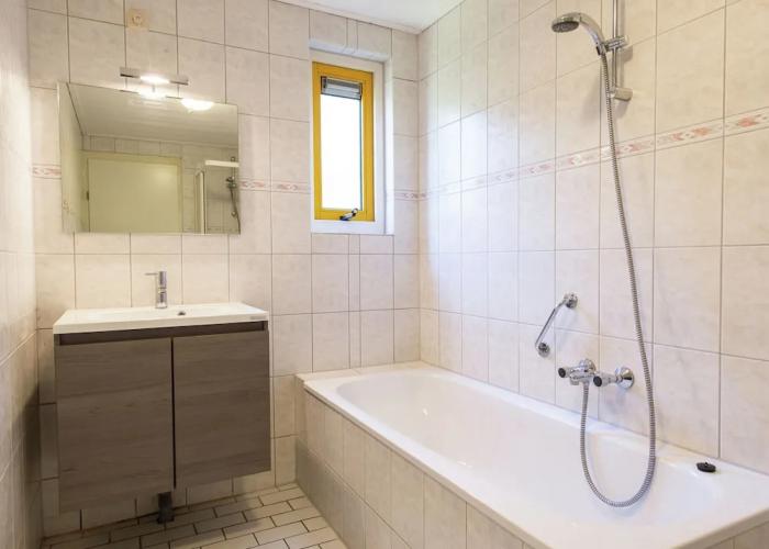 Comfortable Bungalow With Dishwasher, Near the Beach