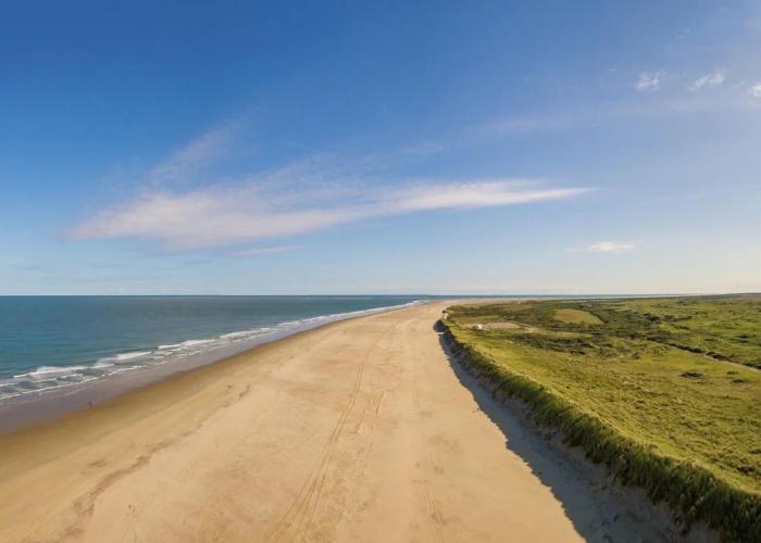 Comfortable Bungalow With Dishwasher, Near the Beach
