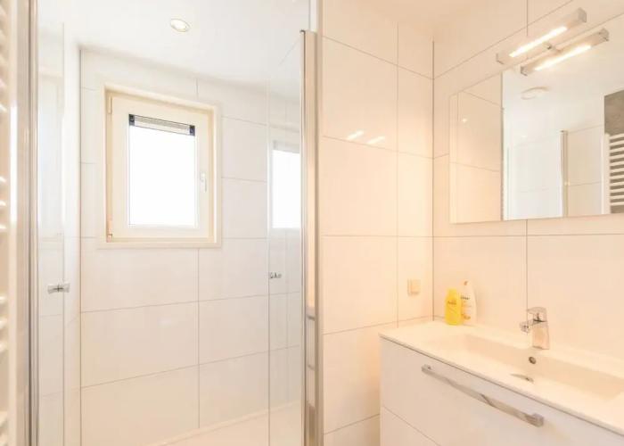Modern Lodge With two Bath Rooms, Near the Beach