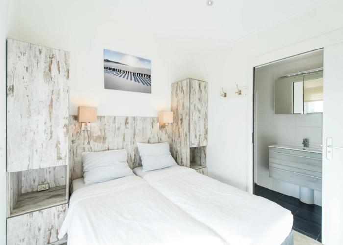 Nice, 2 Bathroom Lodge With Dishwasher, Near the Sea