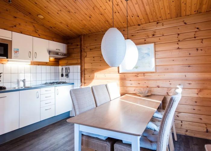 Wooden Bungalow With Dishwasher Near the Beach