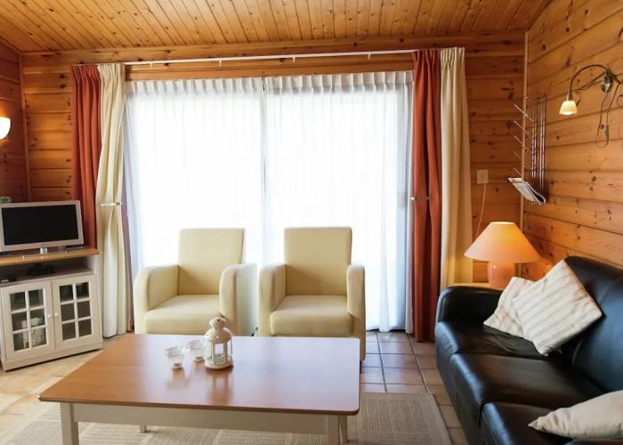 Wooden Bungalow With Dishwasher Near the Beach