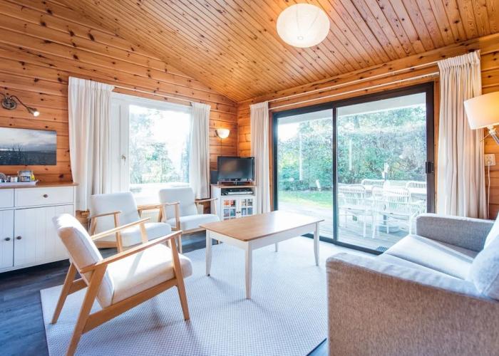 Wooden Bungalow With Dishwasher Near the Beach