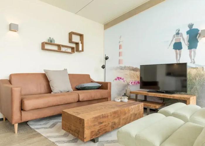 Comfy Lodge with 2 Bathrooms near Beach