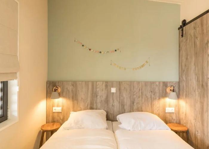 Comfy Lodge with 2 Bathrooms near Beach