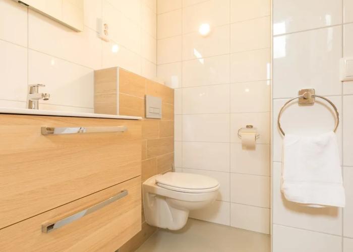Comfy Lodge with 2 Bathrooms near Beach