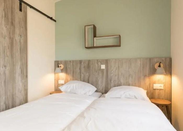 Comfy Lodge with 2 Bathrooms near Beach