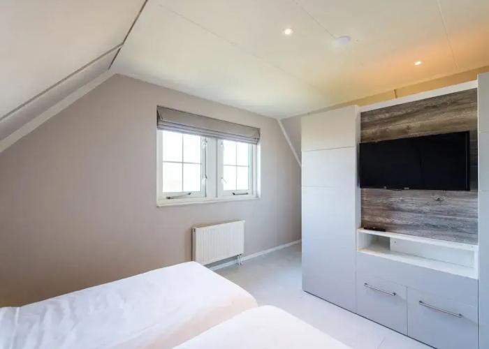 Thatched Villa With Dishwasher, on a Holiday Park, 1.5 km. From the Beach