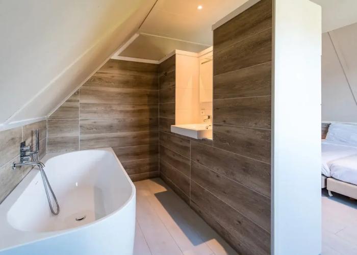 Thatched Villa With Dishwasher, on a Holiday Park, 1.5 km. From the Beach
