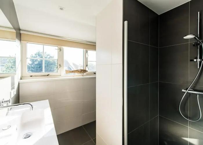 Thatched Villa With Dishwasher, on a Holiday Park, 1.5 km. From the Beach