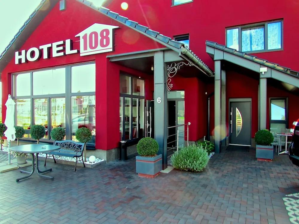 Hotel 108