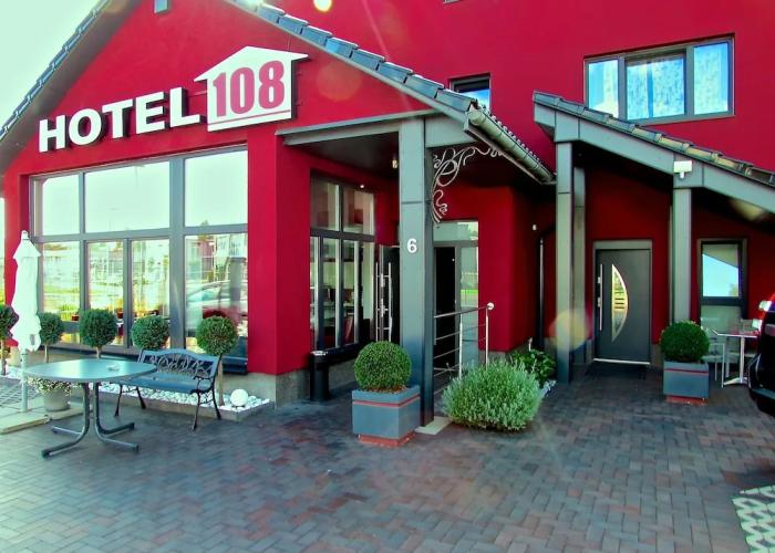 Hotel 108