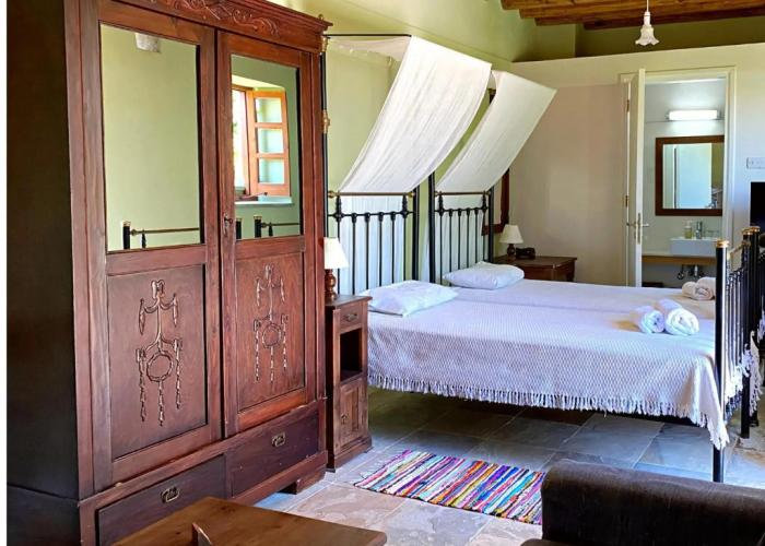 Eveleos Country House