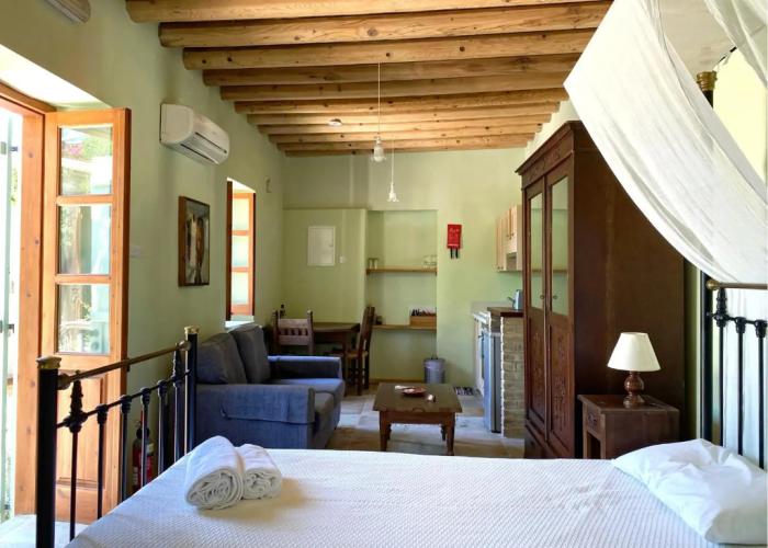 Eveleos Country House