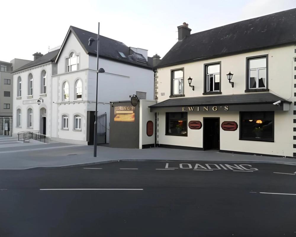 Ewings Bar & Self-Catering Accommodation