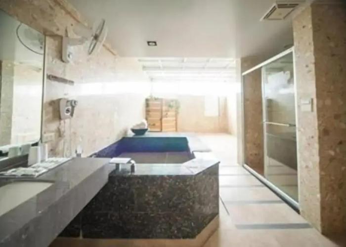 Palm Island Hostel