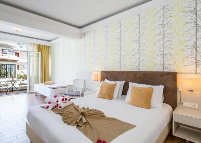 Hotel Kalyves Beach