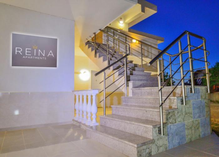 Reina Apartments