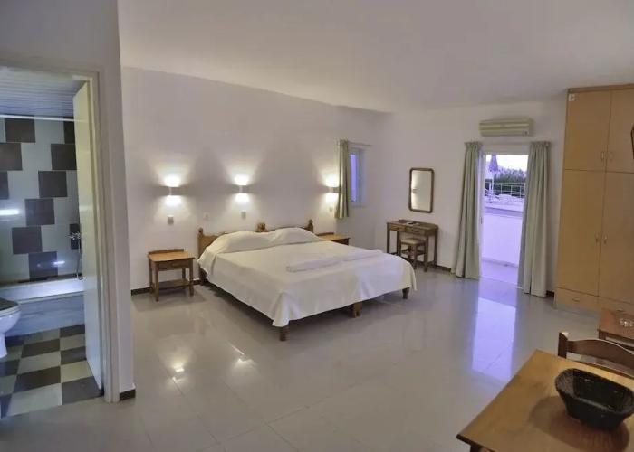 Reina Apartments