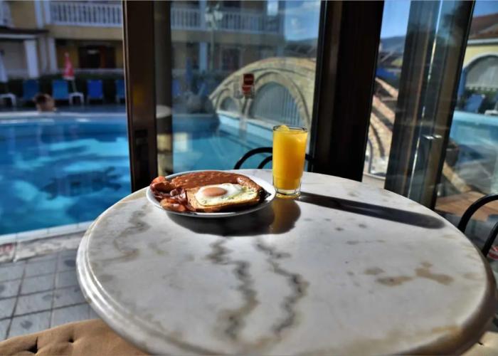 Elpida Hotel