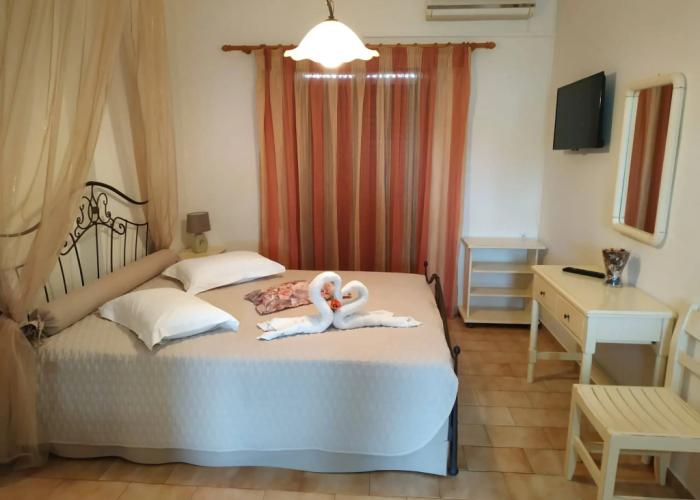 Eleni's Garden & Castello Suites