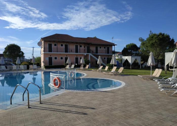 Eleni's Garden & Castello Suites