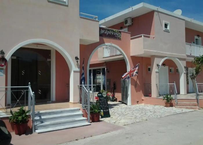 Grapevines Hotel