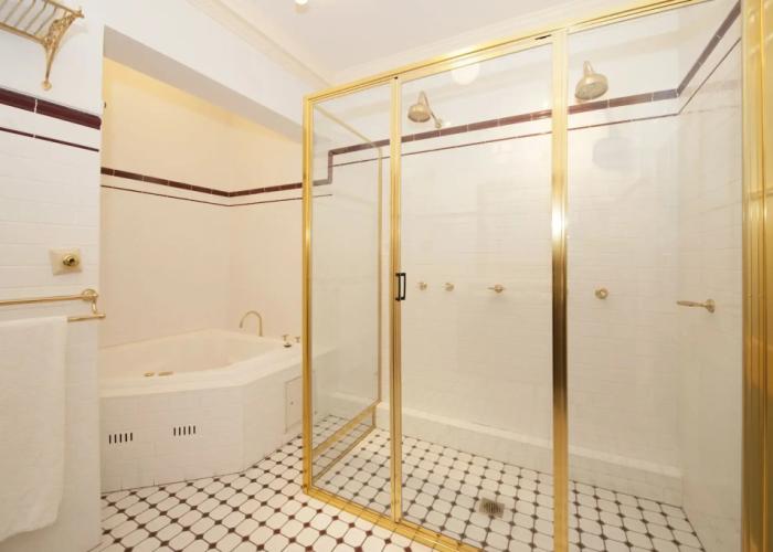 Cobb & Co Court Boutique Hotel