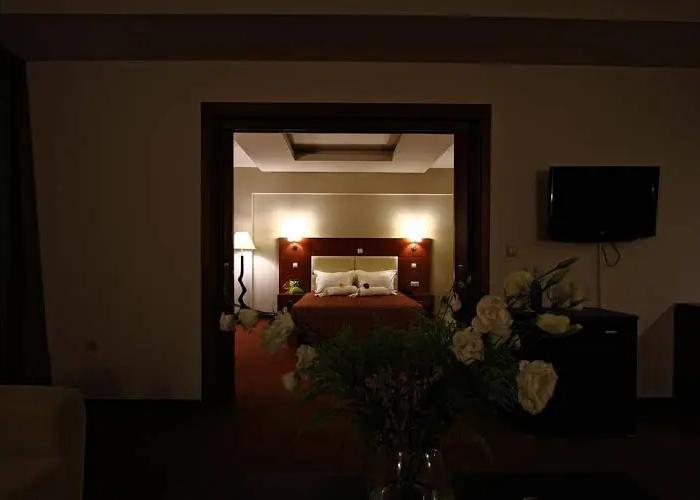Siris Hotel