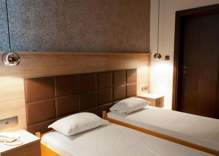 Metropolis Hotel