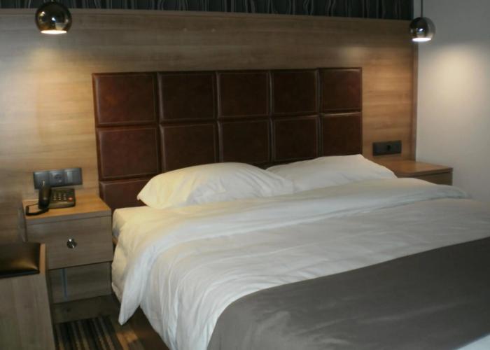 Metropolis Hotel
