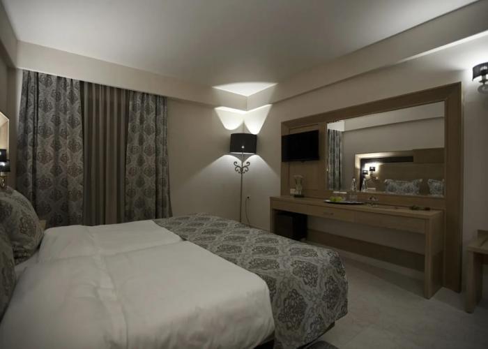 Grand Meteora Hotel