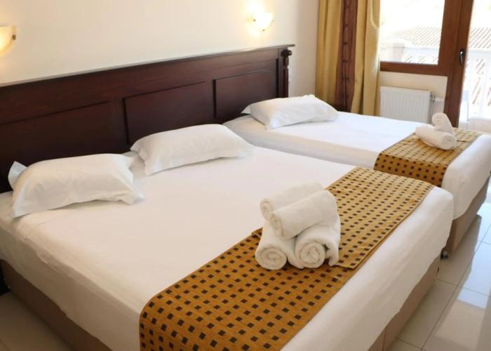 Hotel Kosta Famissi