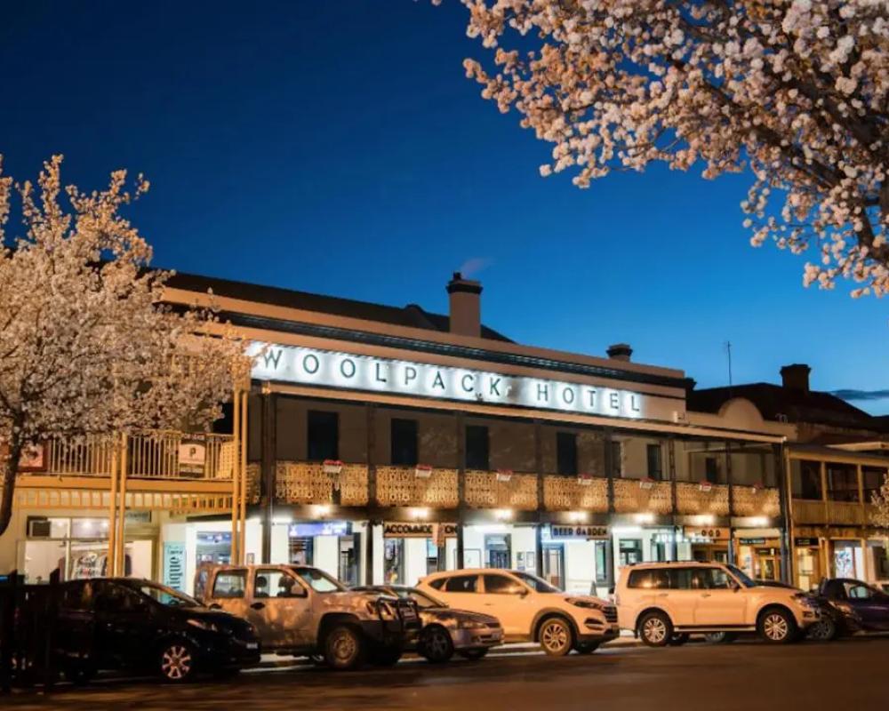 фото The Woolpack Hotel