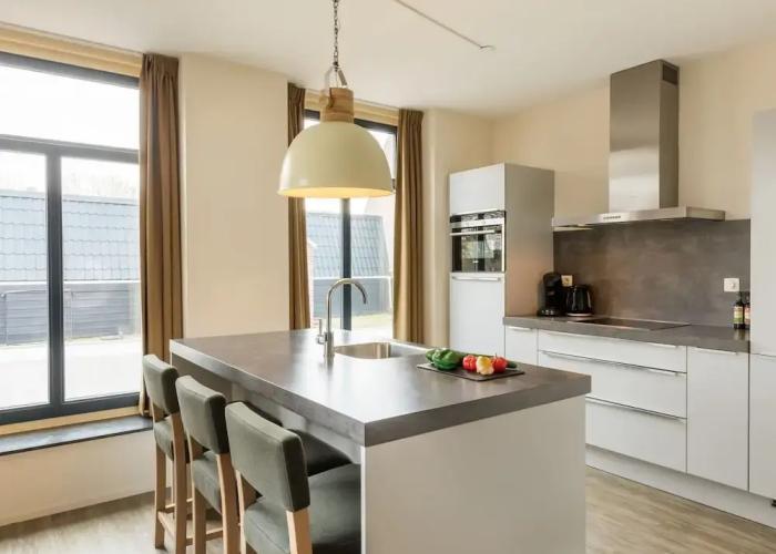 Luxurious Apartment Near sea