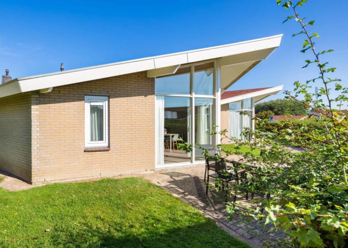 Restyled Bungalow with Dishwasher near Cozy Domburg