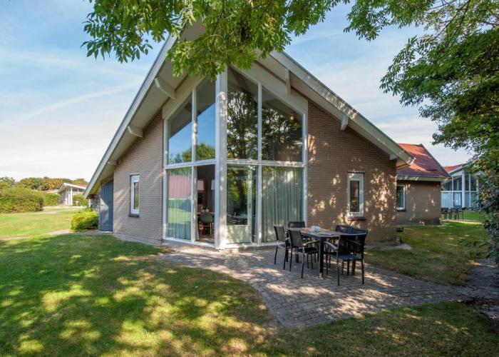 Restyled Bungalow with Dishwasher near Cozy Domburg