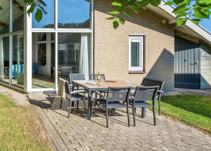 Restyled Bungalow with Dishwasher near Cozy Domburg