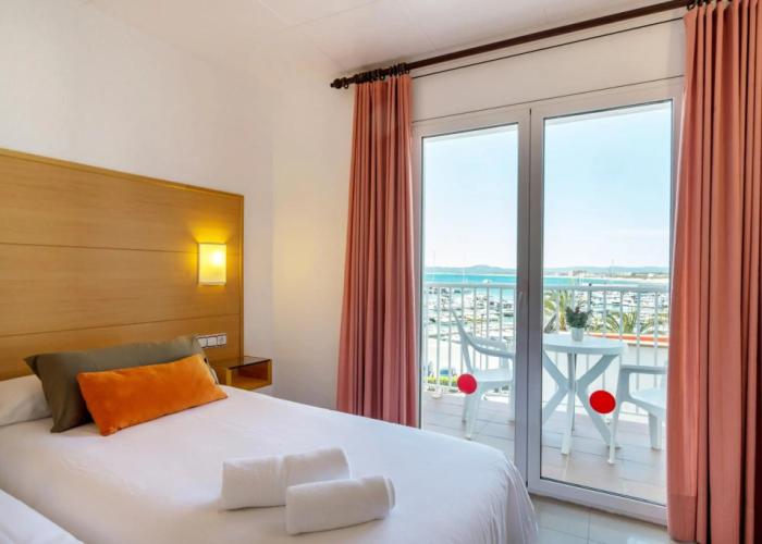 Hotel & Diving les Illes